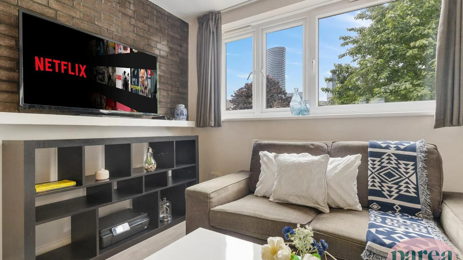 Parea Living - Cosy Flat With Skyline Views Beside Canary Wharf London